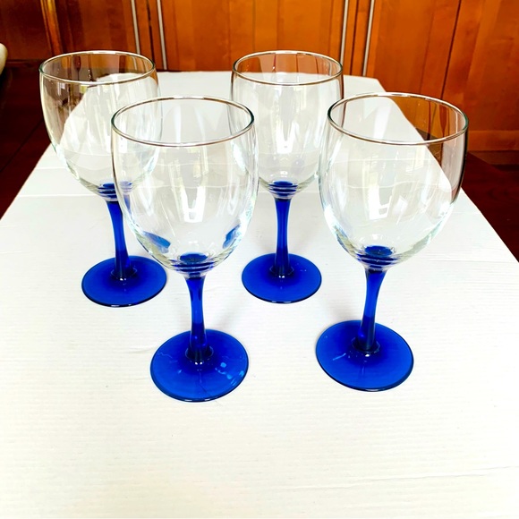Set of four 7” inches tall wine glasses with beautiful cobalt blue glass stems - Picture 2 of 4